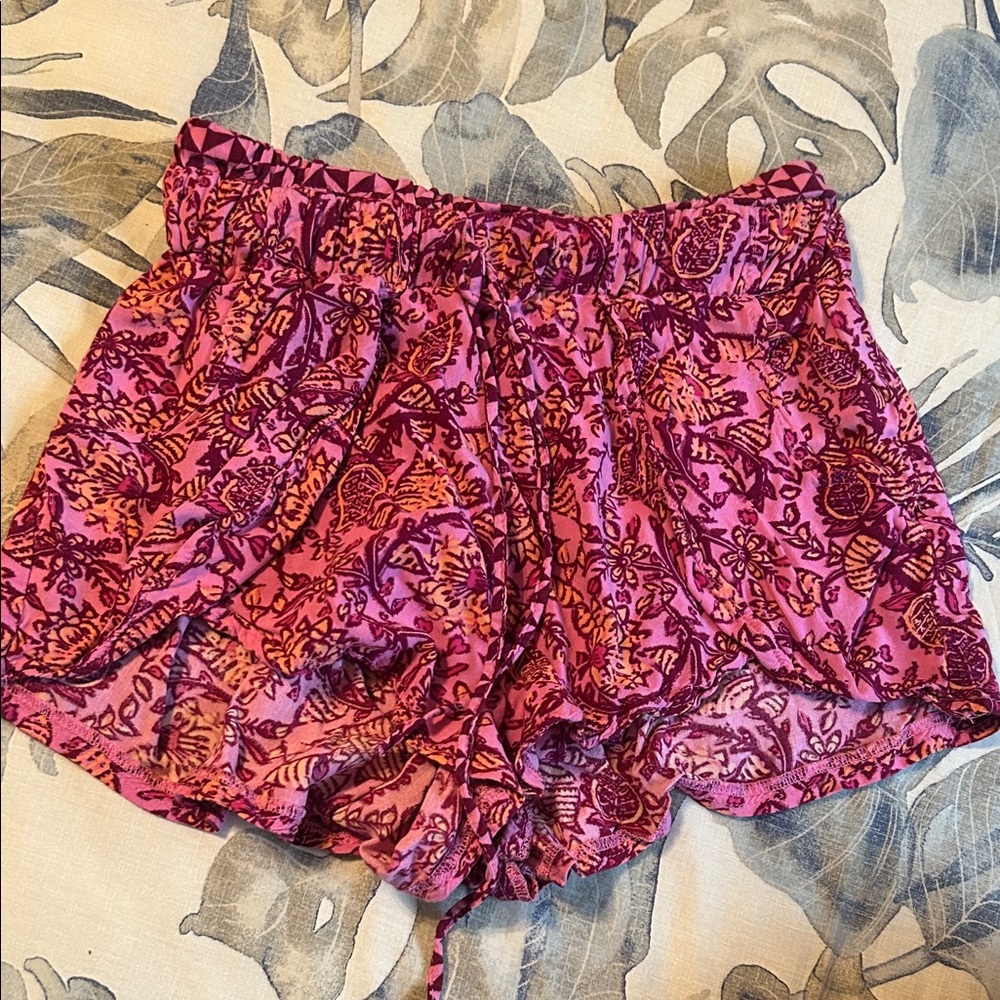 Vanilla Star Geometric Pink Shorts
